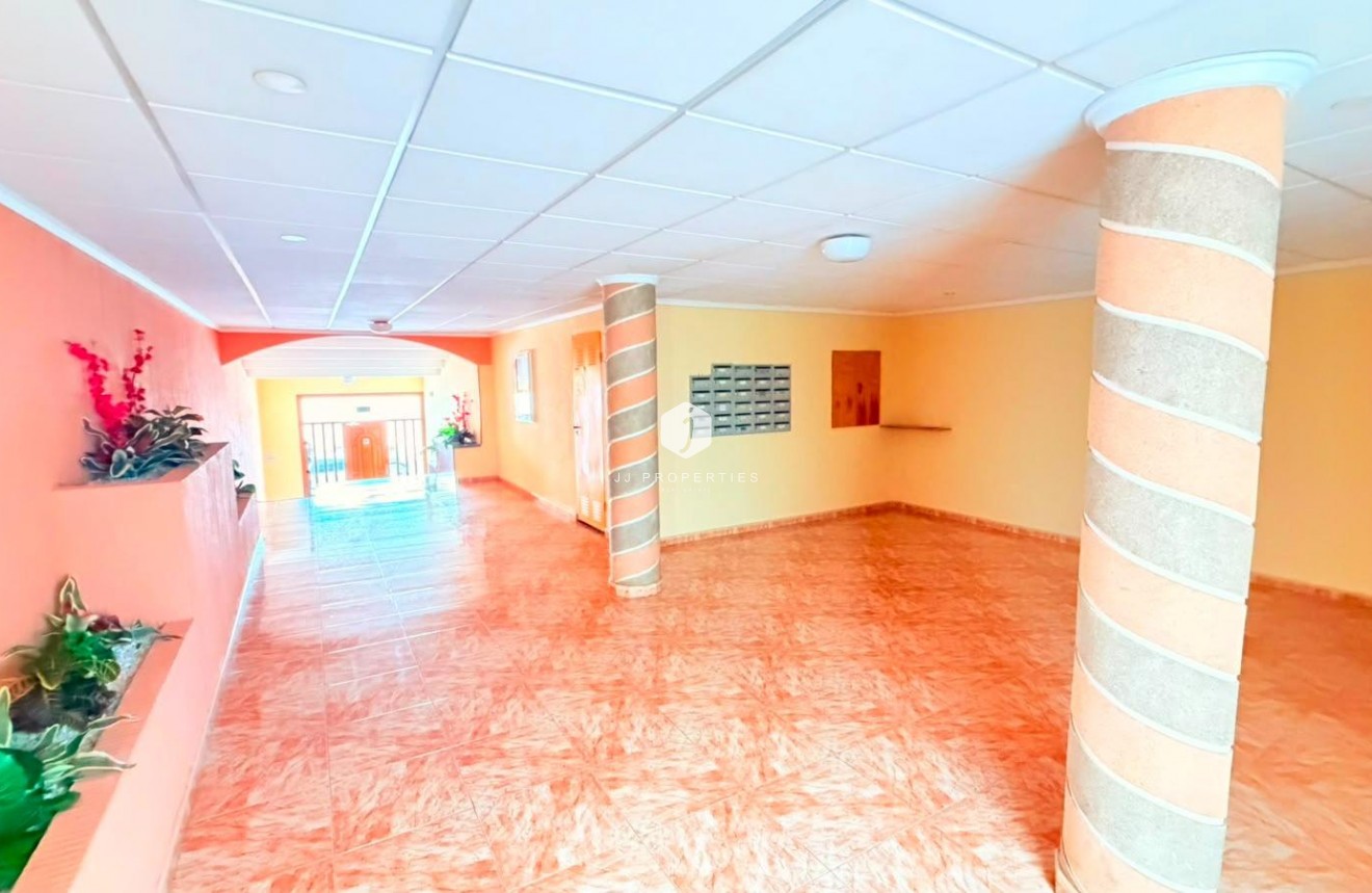 Resale - Apartment / flat -
Torrevieja - Playa del Cura