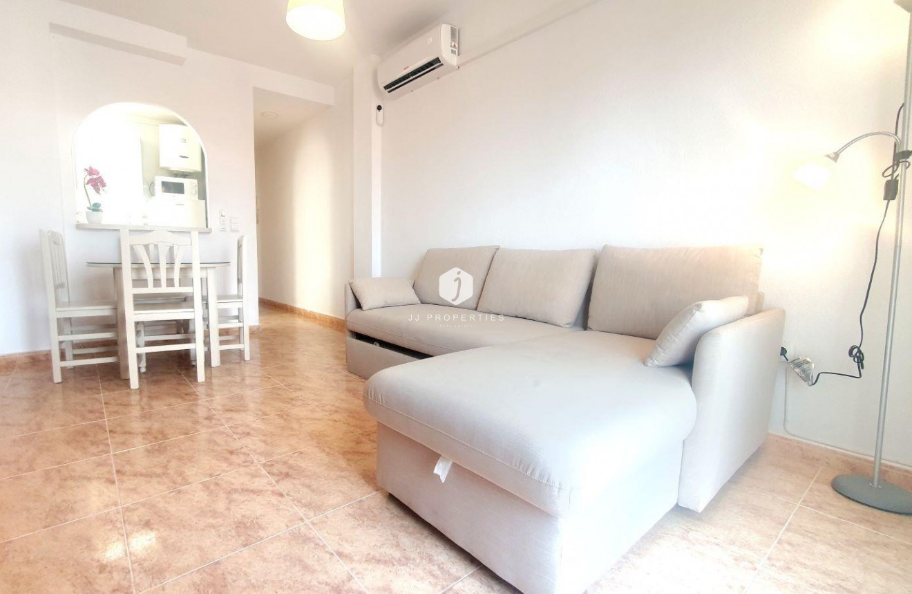 D'occasion - Attique -
Torrevieja - Estacion de autobuses