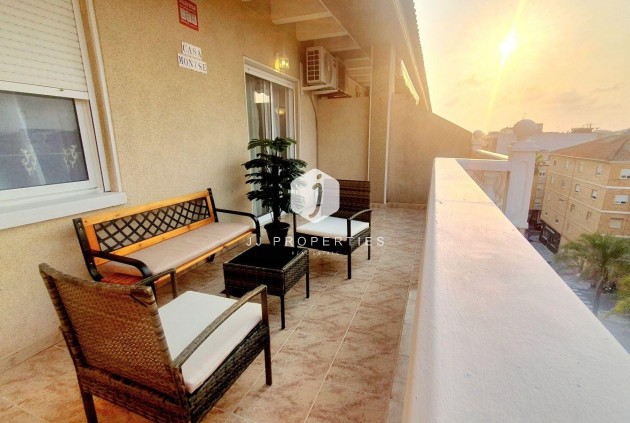 D'occasion - Attique -
Torrevieja - Estacion de autobuses