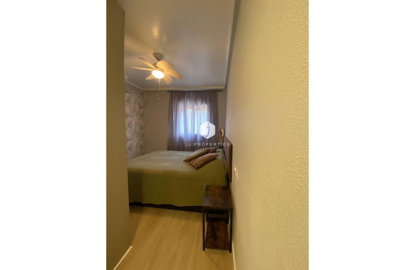 Tweedehands - Appartement / flat -
Torrevieja - Playa del Cura
