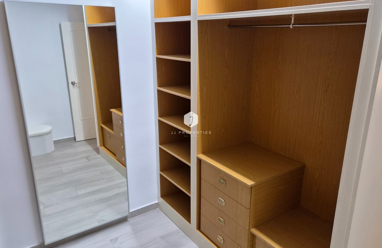 D'occasion - Appartement -
Torrevieja - Costa Blanca
