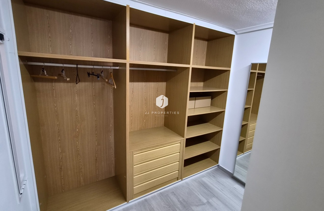 D'occasion - Appartement -
Torrevieja - Costa Blanca