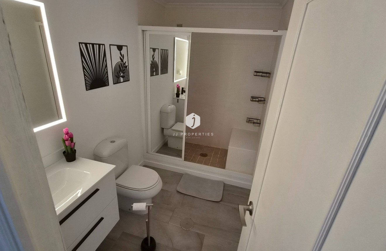 D'occasion - Appartement -
Torrevieja - Costa Blanca