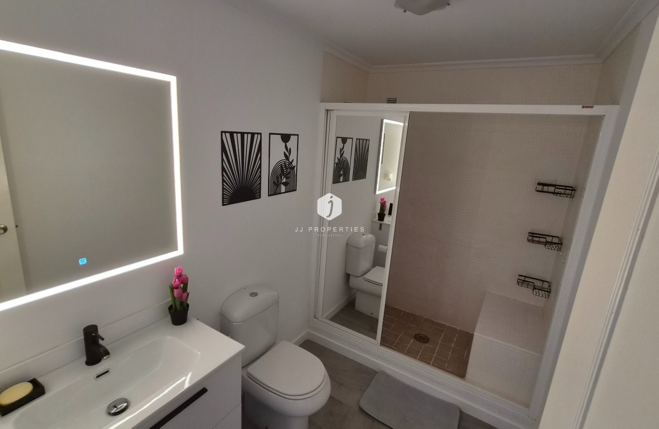 D'occasion - Appartement -
Torrevieja - Costa Blanca