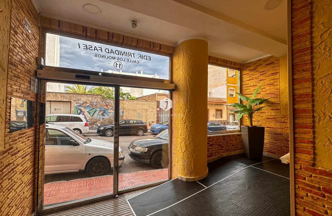 Resale - Apartment / flat -
Torrevieja - Costa Blanca