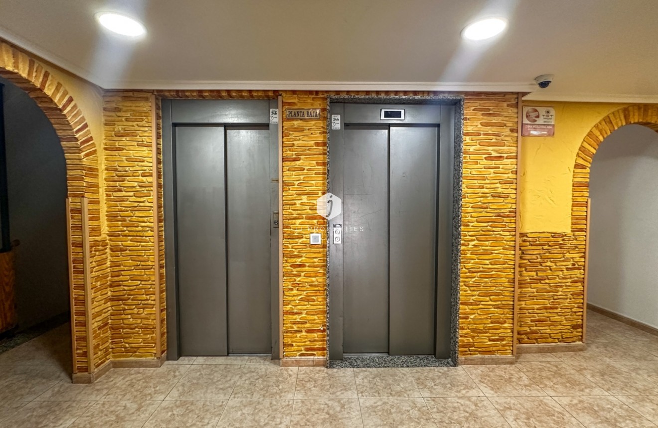 Resale - Apartment / flat -
Torrevieja - Costa Blanca