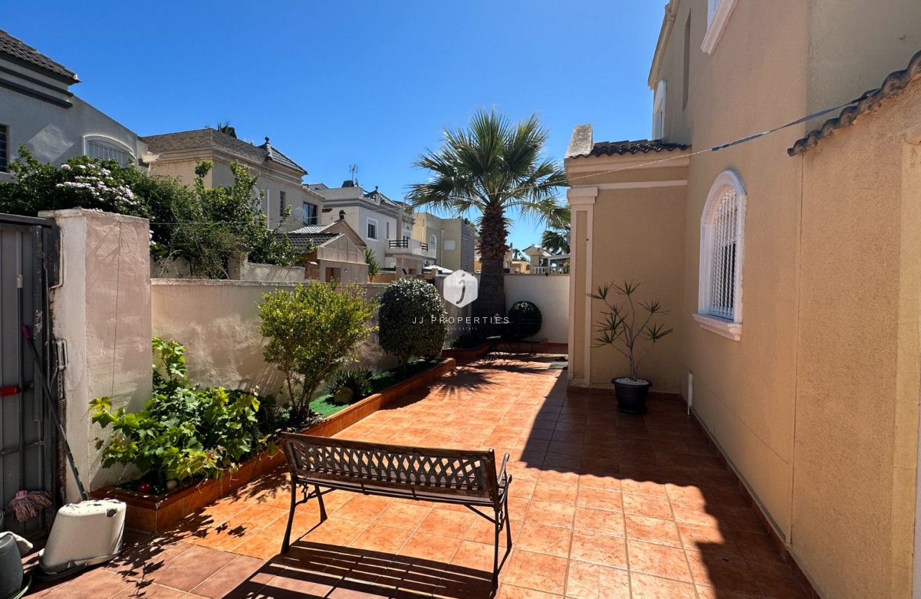Aus zweiter Hand - Villa -
Torrevieja - Costa Blanca