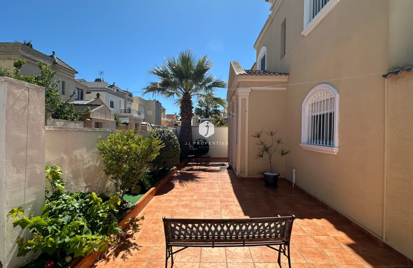 Aus zweiter Hand - Villa -
Torrevieja - Costa Blanca