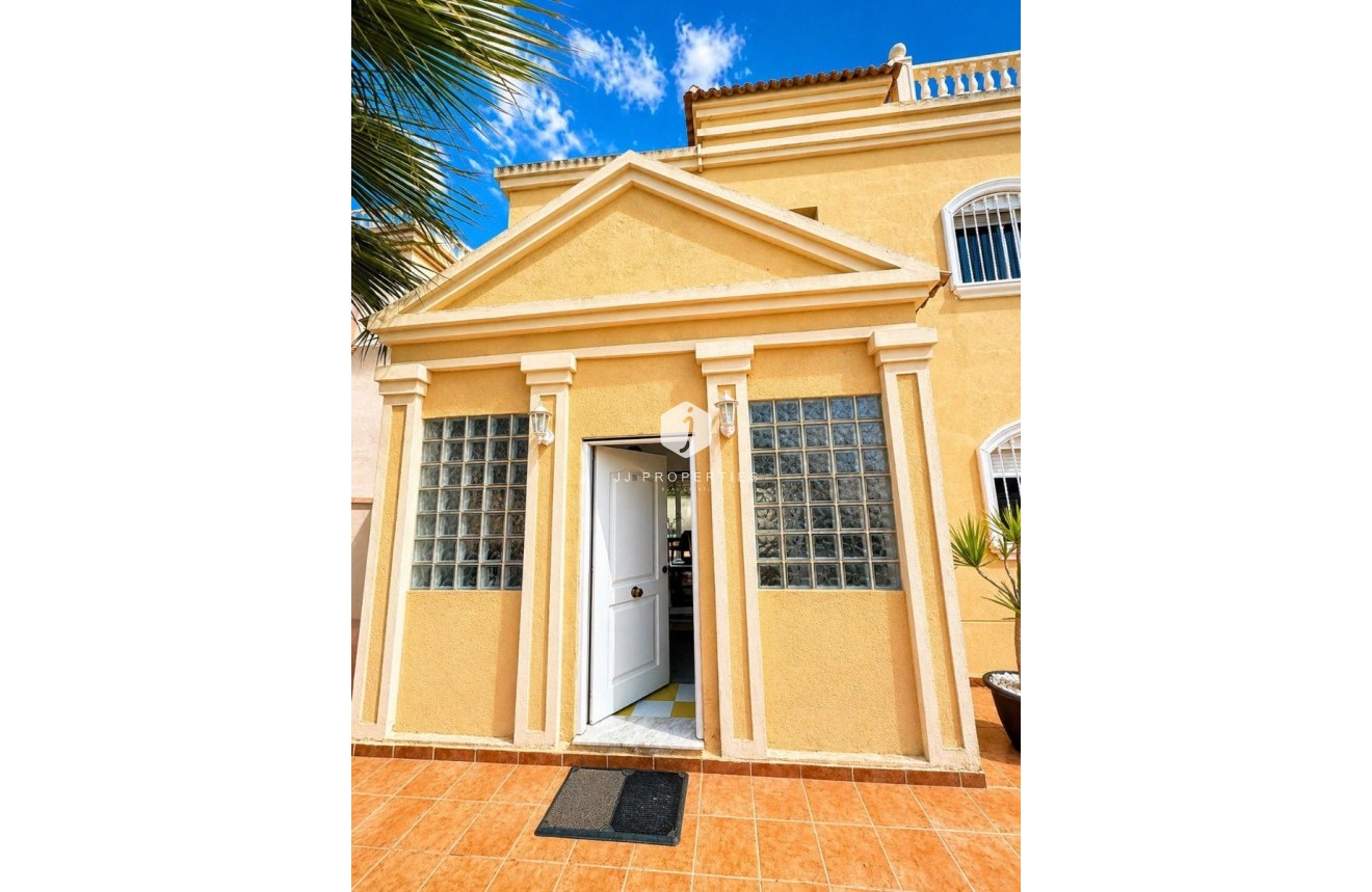 Aus zweiter Hand - Villa -
Torrevieja - Costa Blanca