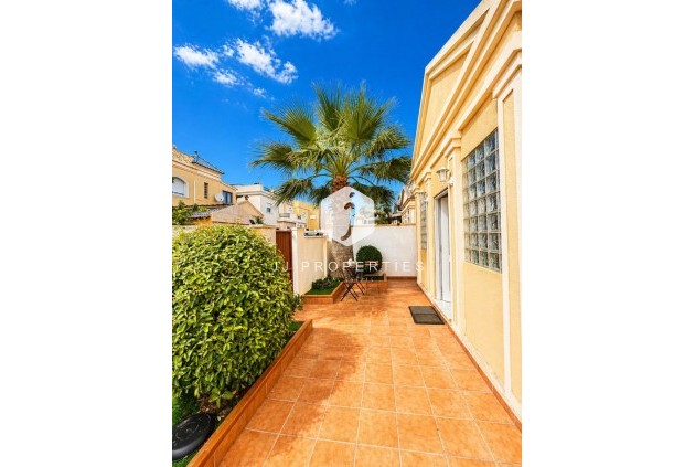 Aus zweiter Hand - Villa -
Torrevieja - Costa Blanca