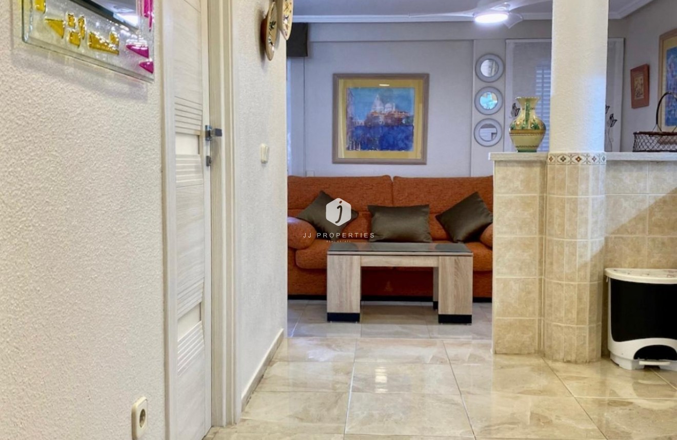 Z drugiej ręki - Mieszkanie w bloku -
Torrevieja - Torre la mata