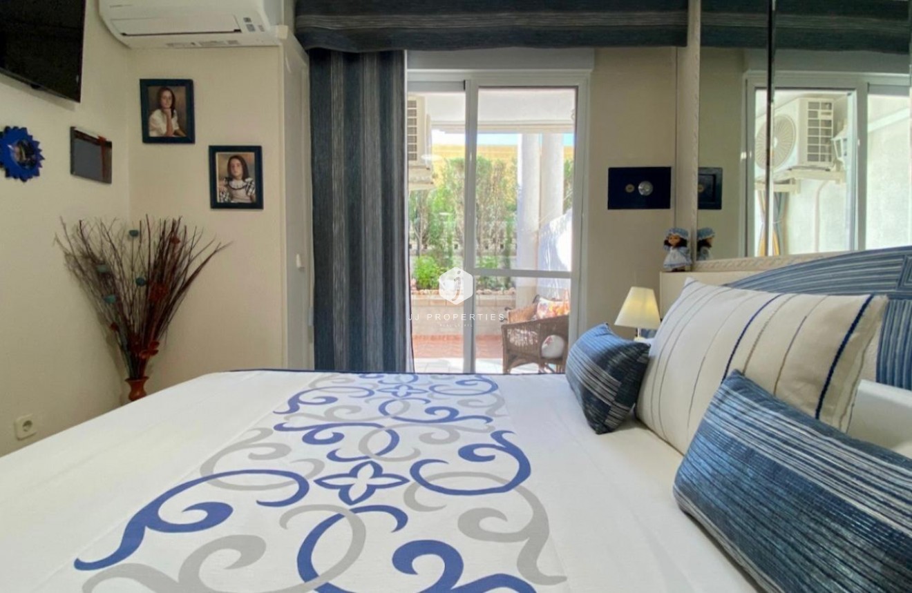 Z drugiej ręki - Mieszkanie w bloku -
Torrevieja - Torre la mata