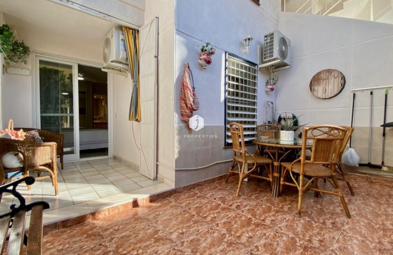 Z drugiej ręki - Mieszkanie w bloku -
Torrevieja - Torre la mata