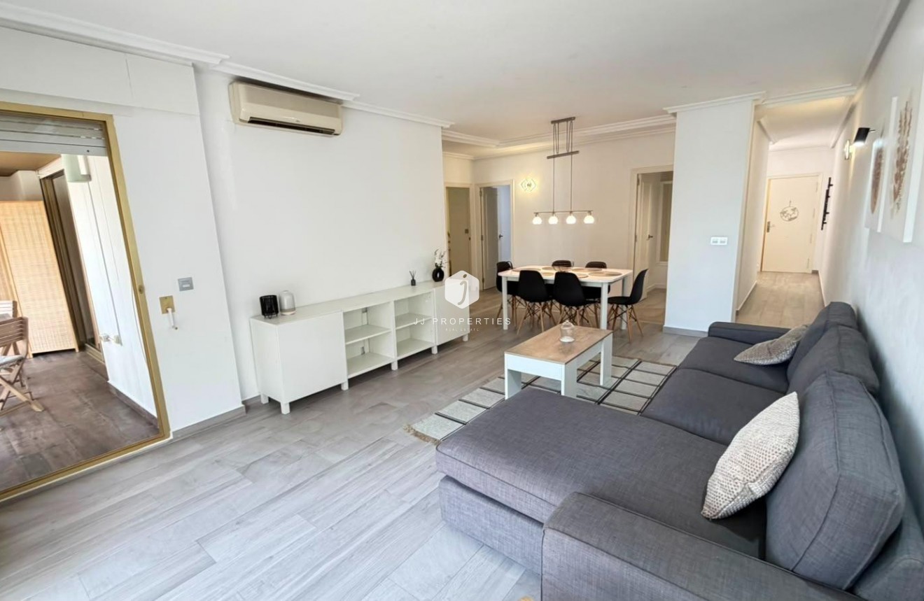 D'occasion - Appartement -
Torrevieja - Centro - Muelle Pesquero
