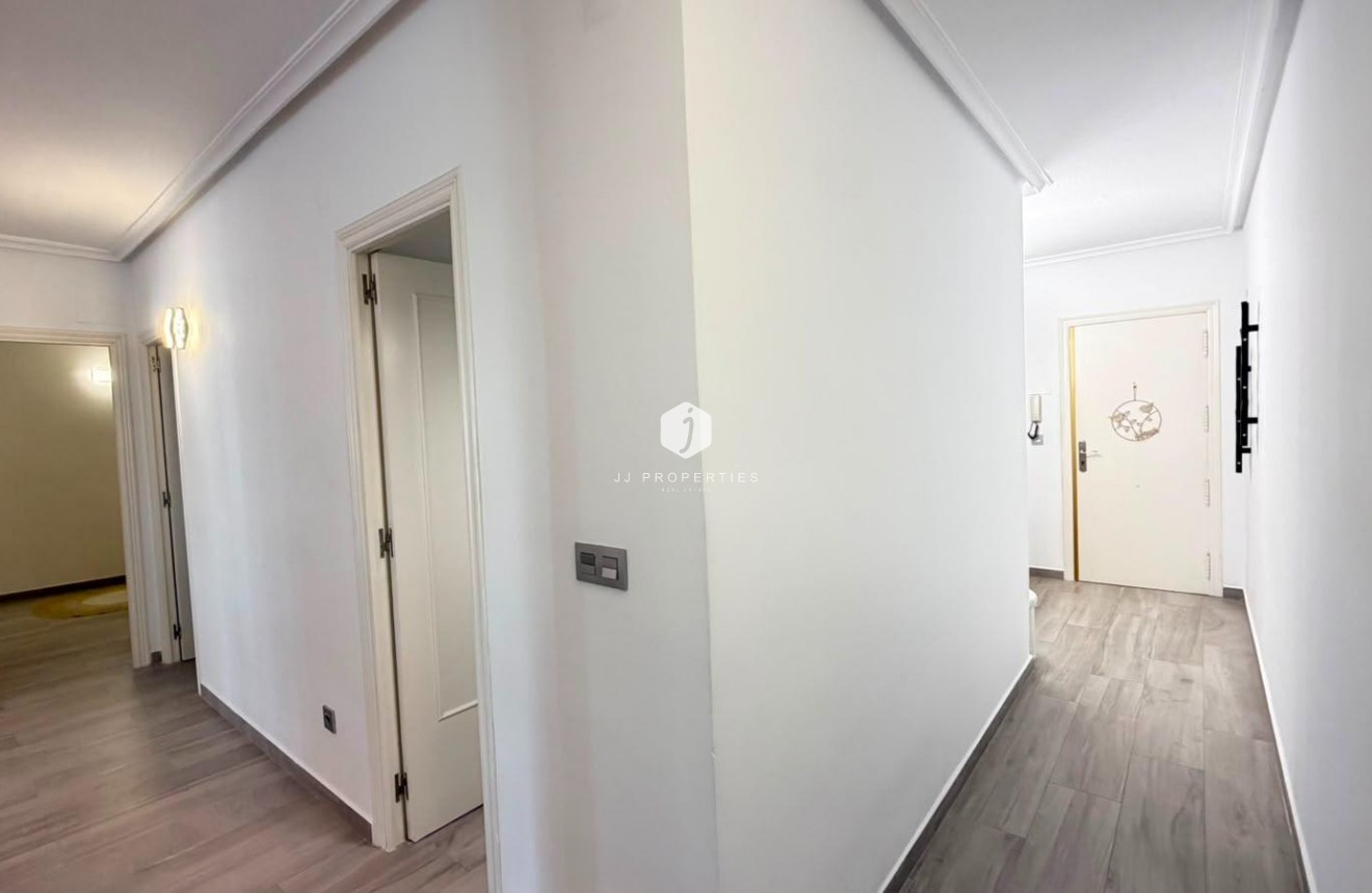 D'occasion - Appartement -
Torrevieja - Centro - Muelle Pesquero