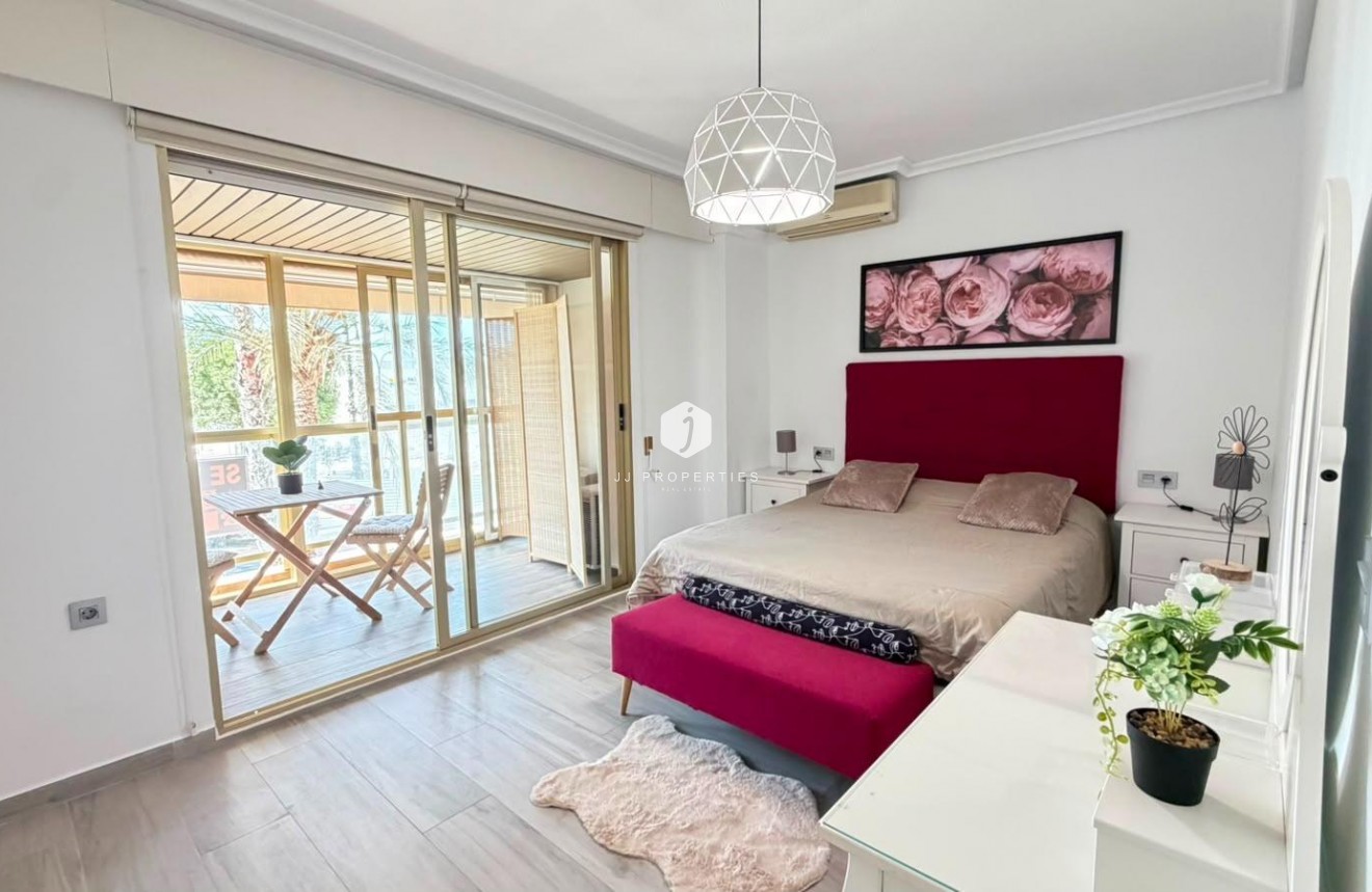 D'occasion - Appartement -
Torrevieja - Centro - Muelle Pesquero