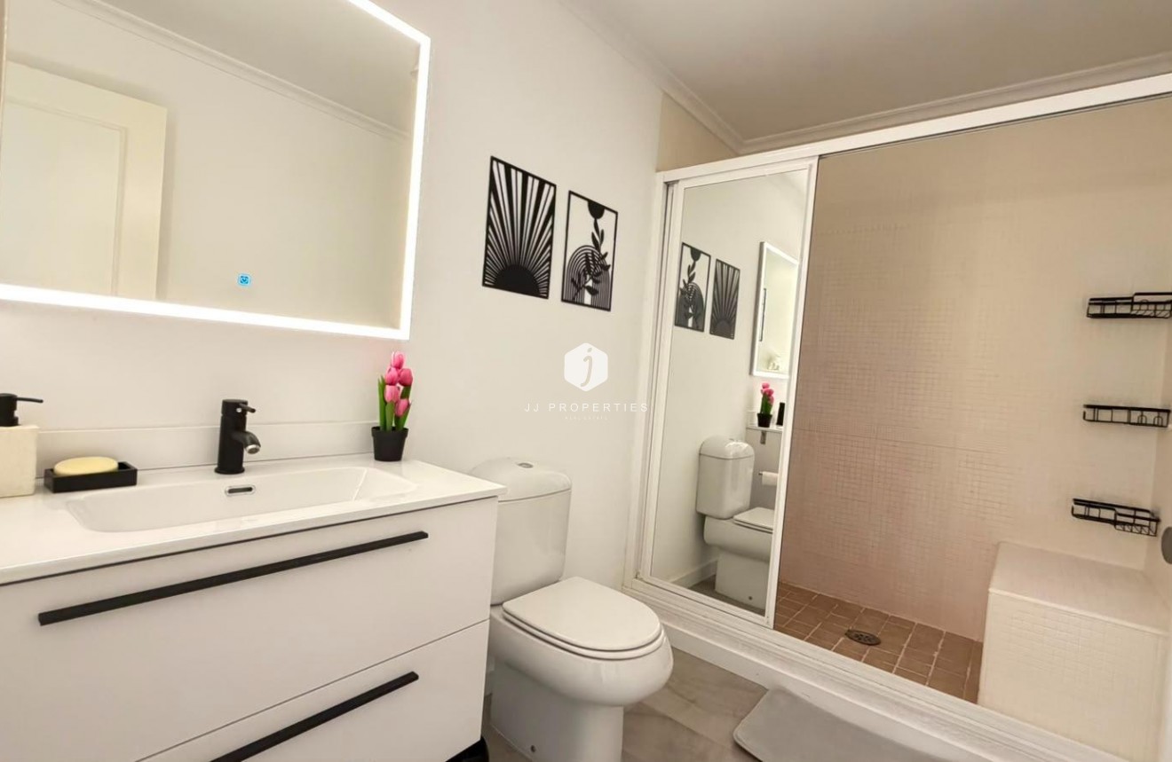 D'occasion - Appartement -
Torrevieja - Centro - Muelle Pesquero