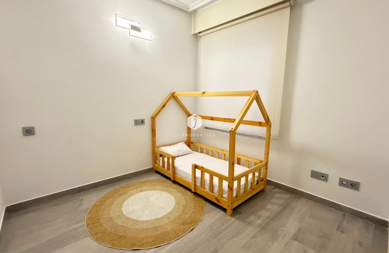 D'occasion - Appartement -
Torrevieja - Centro - Muelle Pesquero