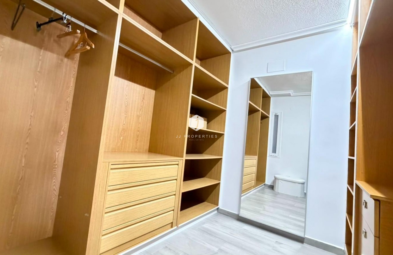 D'occasion - Appartement -
Torrevieja - Centro - Muelle Pesquero