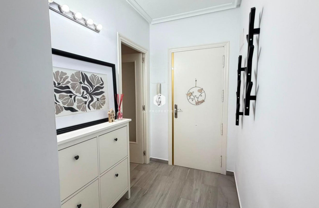 D'occasion - Appartement -
Torrevieja - Centro - Muelle Pesquero
