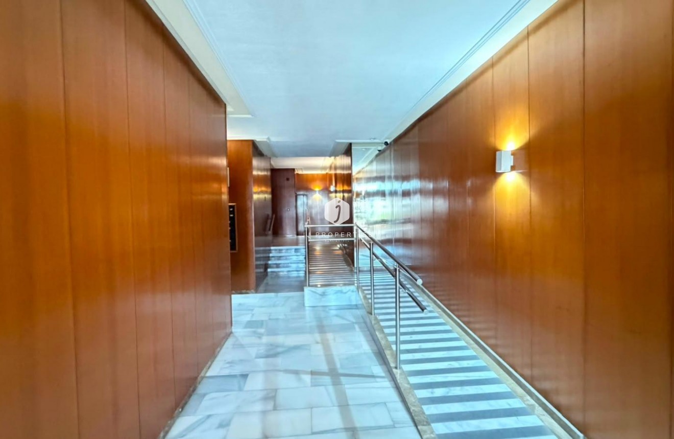 D'occasion - Appartement -
Torrevieja - Centro - Muelle Pesquero