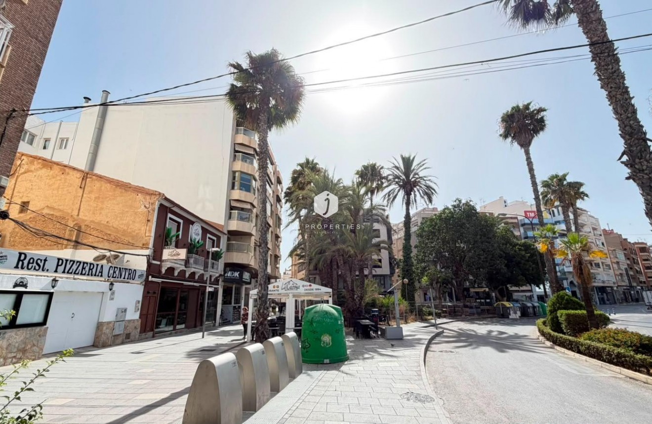 D'occasion - Appartement -
Torrevieja - Centro - Muelle Pesquero