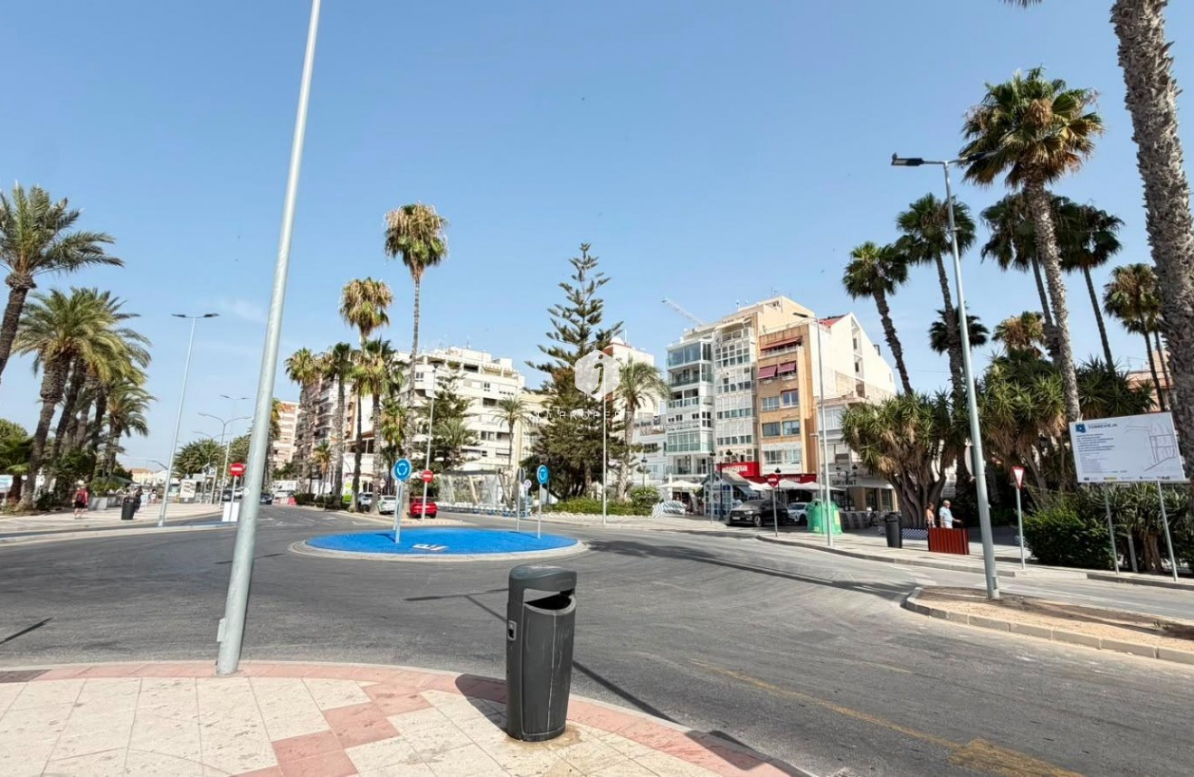 D'occasion - Appartement -
Torrevieja - Centro - Muelle Pesquero