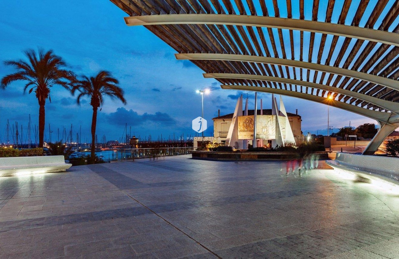 D'occasion - Appartement -
Torrevieja - Centro - Muelle Pesquero