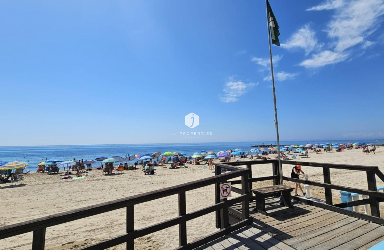 D'occasion - Appartement -
Torrevieja - Playa de los Locos