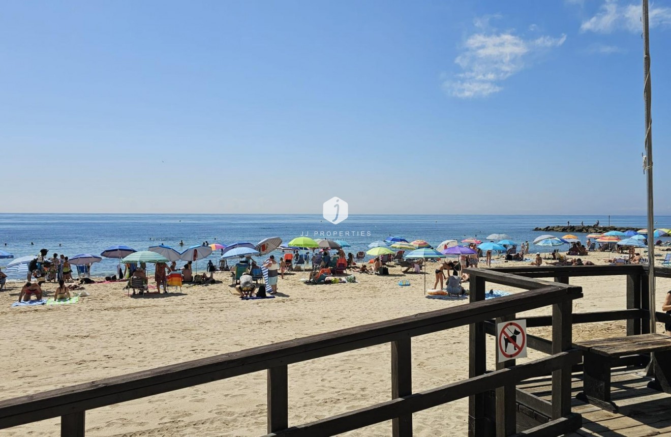 D'occasion - Appartement -
Torrevieja - Playa de los Locos