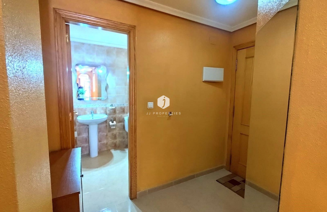 Segunda mano - Apartamento / piso -
Torrevieja - Centro