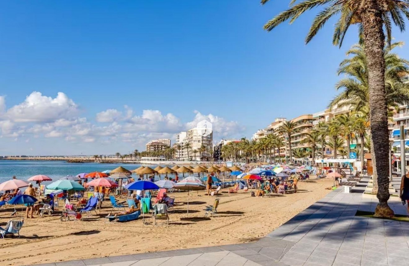 Segunda mano - Apartamento / piso -
Torrevieja - Centro