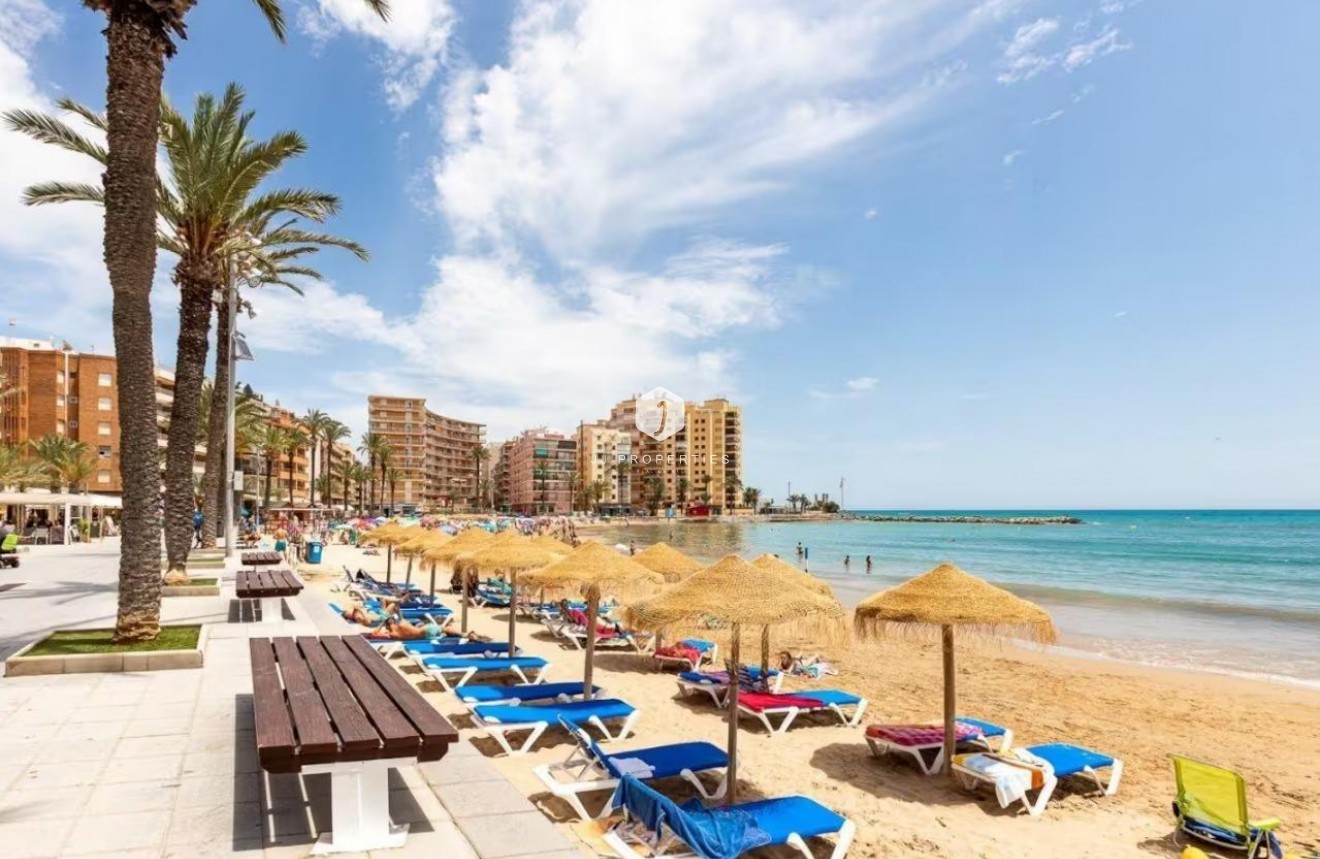 Segunda mano - Apartamento / piso -
Torrevieja - Centro