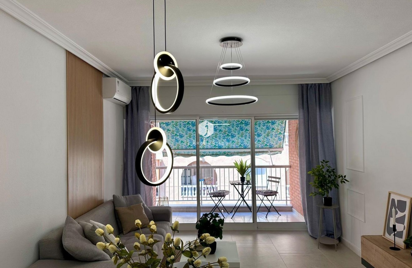 Tweedehands - Appartement / flat -
Torrevieja - Estacion de autobuses