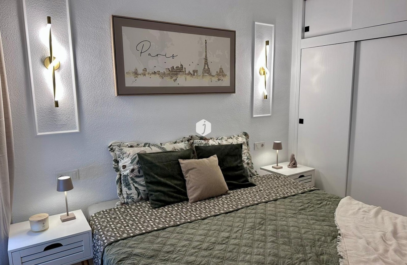 Resale - Apartment / flat -
Torrevieja - Estacion de autobuses