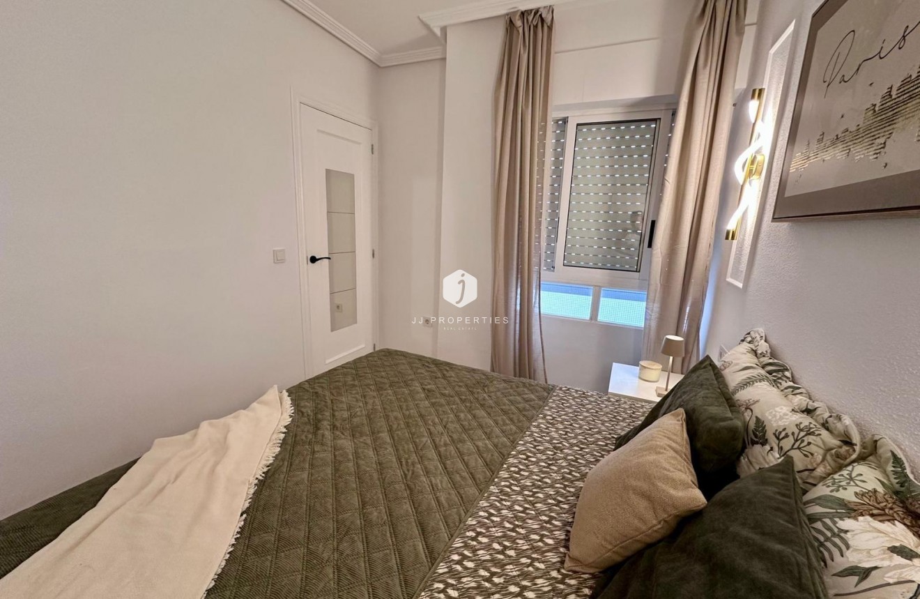 Resale - Apartment / flat -
Torrevieja - Estacion de autobuses