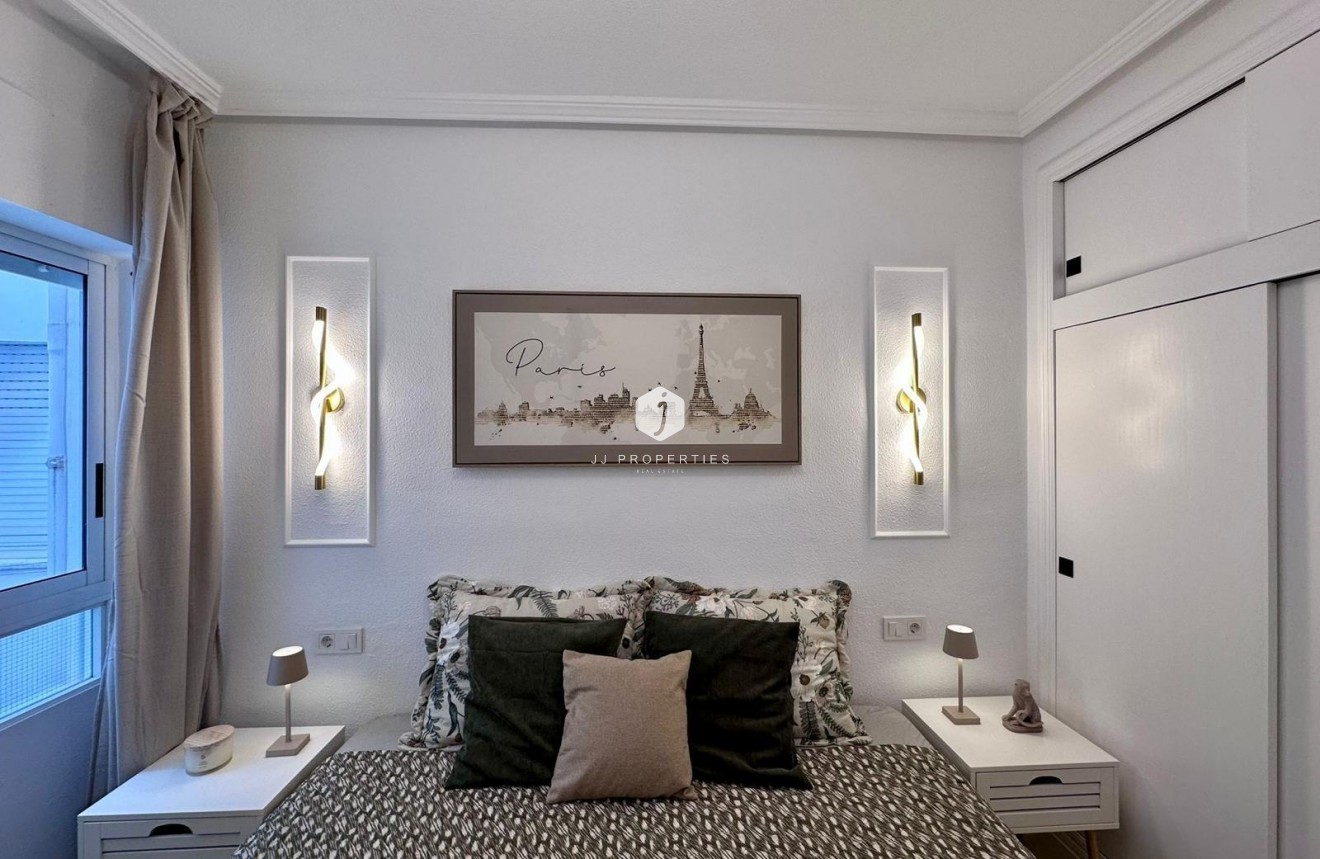 Resale - Apartment / flat -
Torrevieja - Estacion de autobuses