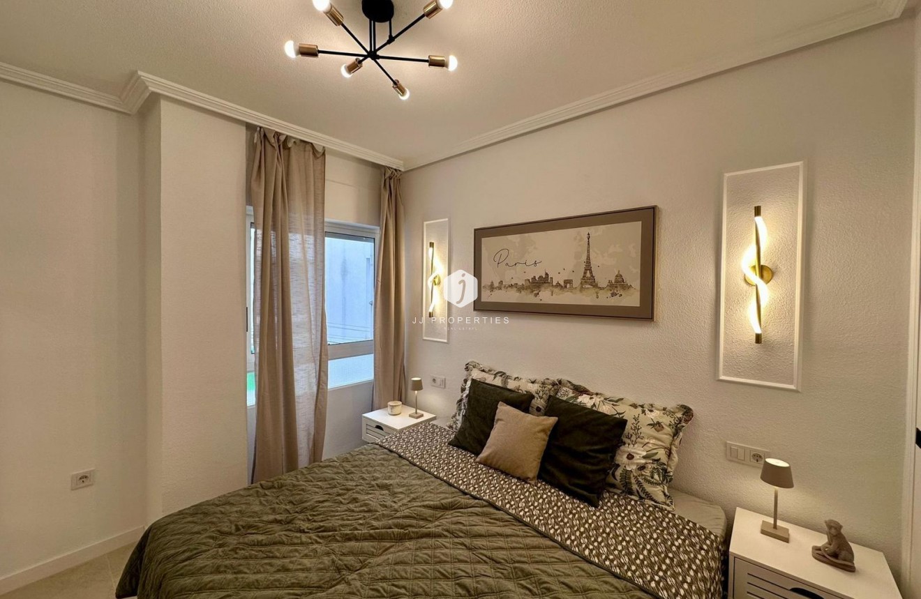 Resale - Apartment / flat -
Torrevieja - Estacion de autobuses