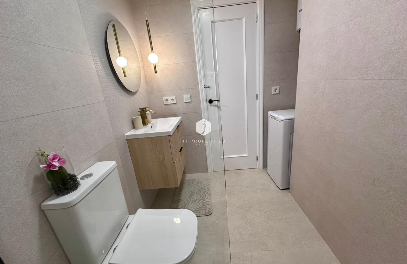 Resale - Apartment / flat -
Torrevieja - Estacion de autobuses