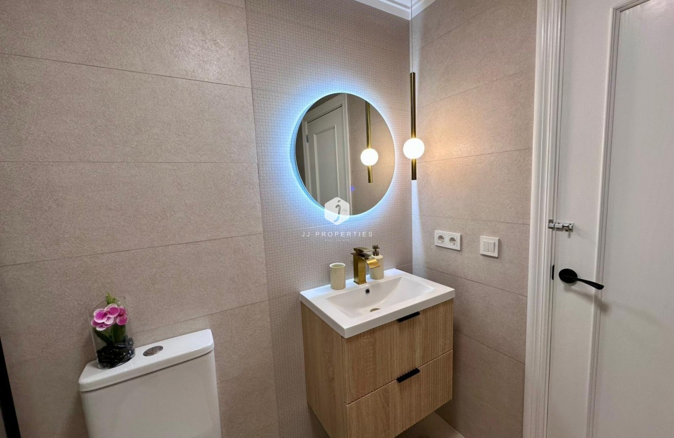 Resale - Apartment / flat -
Torrevieja - Estacion de autobuses