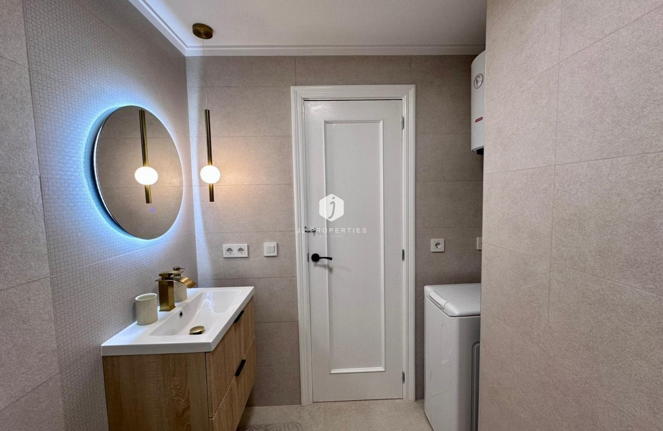 Resale - Apartment / flat -
Torrevieja - Estacion de autobuses