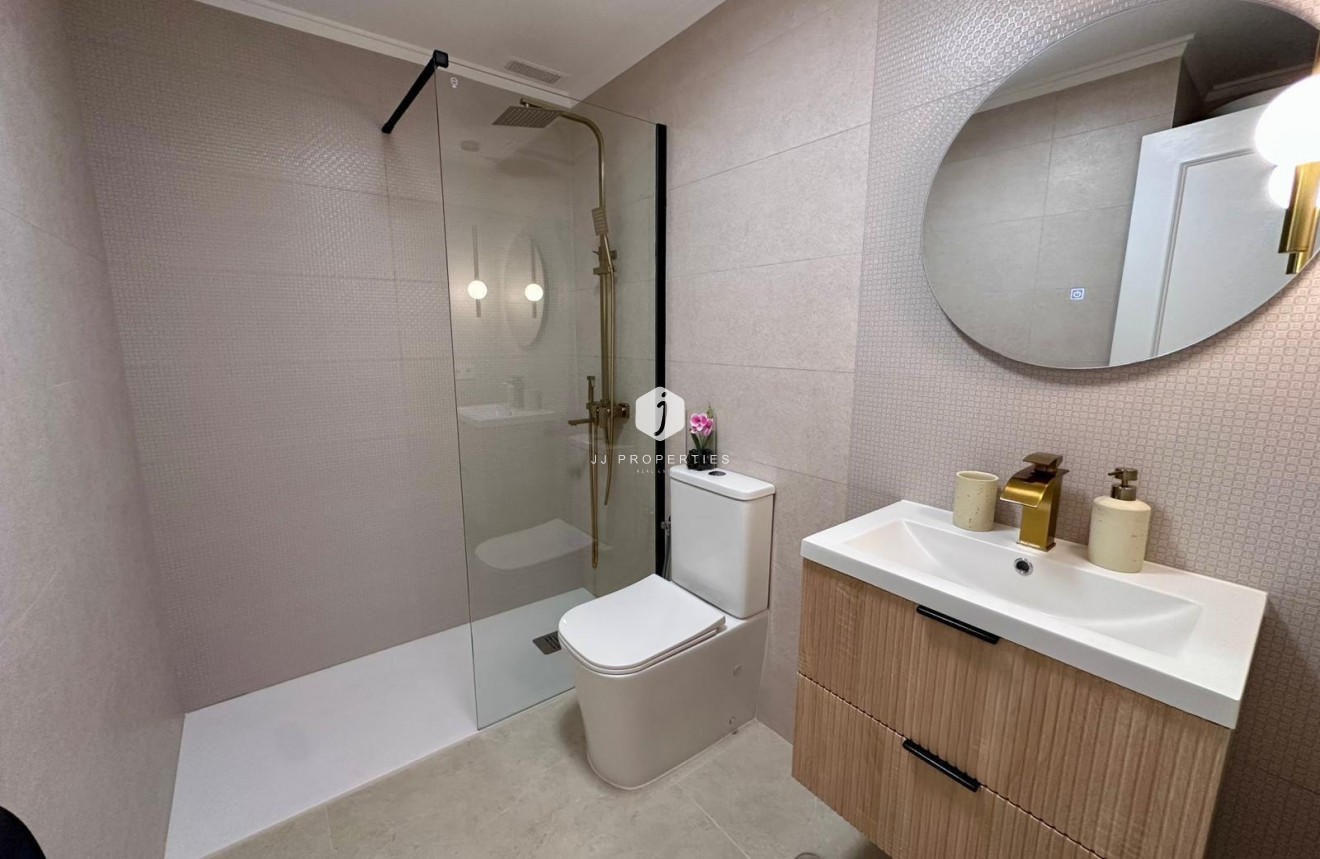 Resale - Apartment / flat -
Torrevieja - Estacion de autobuses