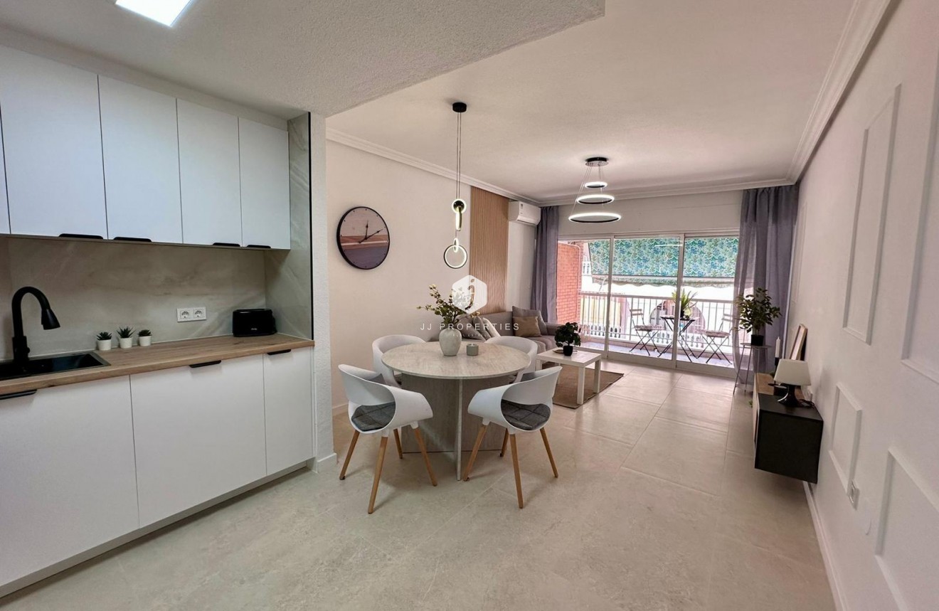 Resale - Apartment / flat -
Torrevieja - Estacion de autobuses
