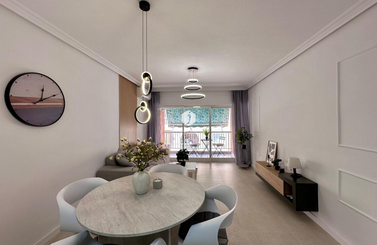 Resale - Apartment / flat -
Torrevieja - Estacion de autobuses
