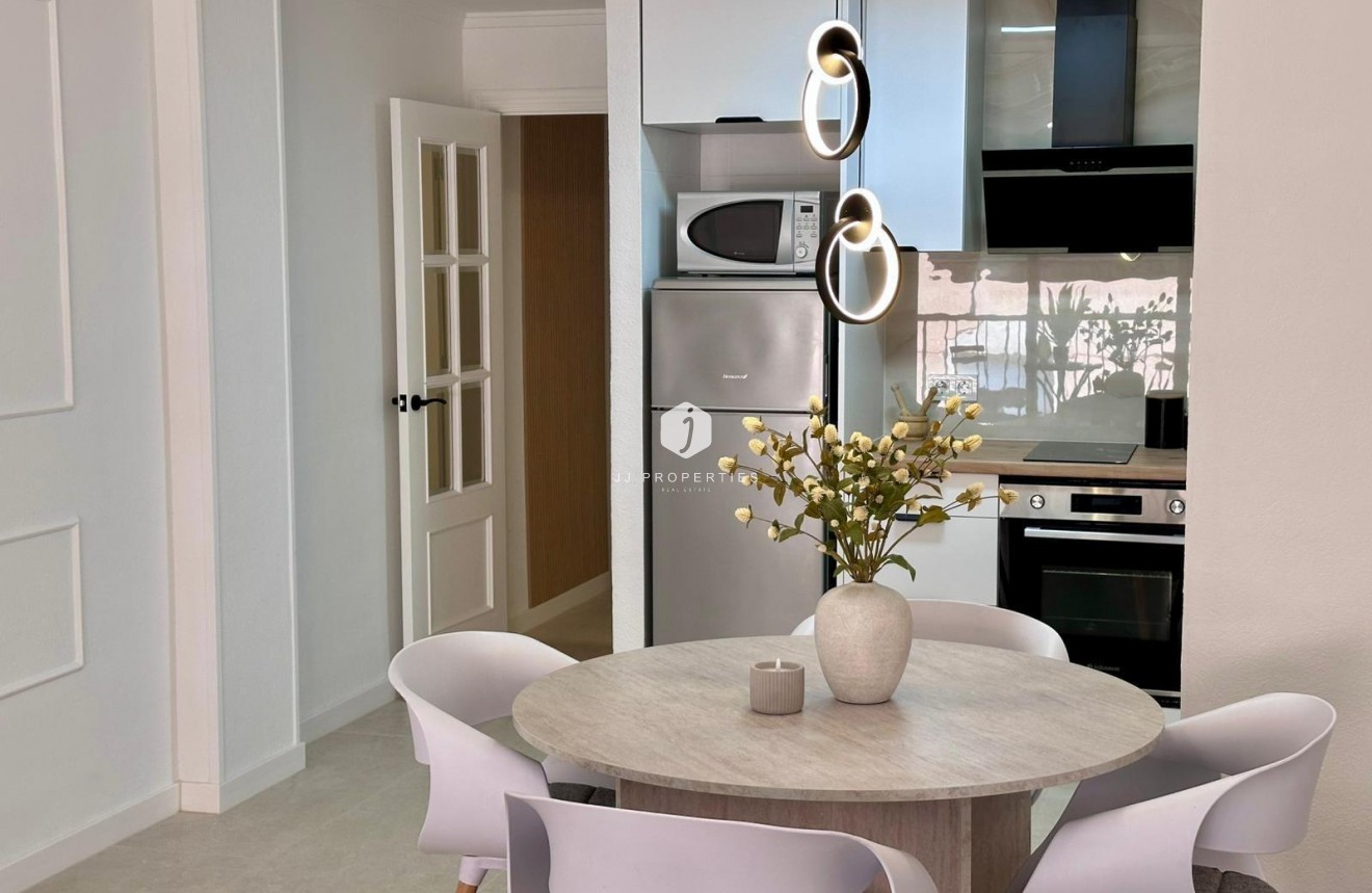 Resale - Apartment / flat -
Torrevieja - Estacion de autobuses