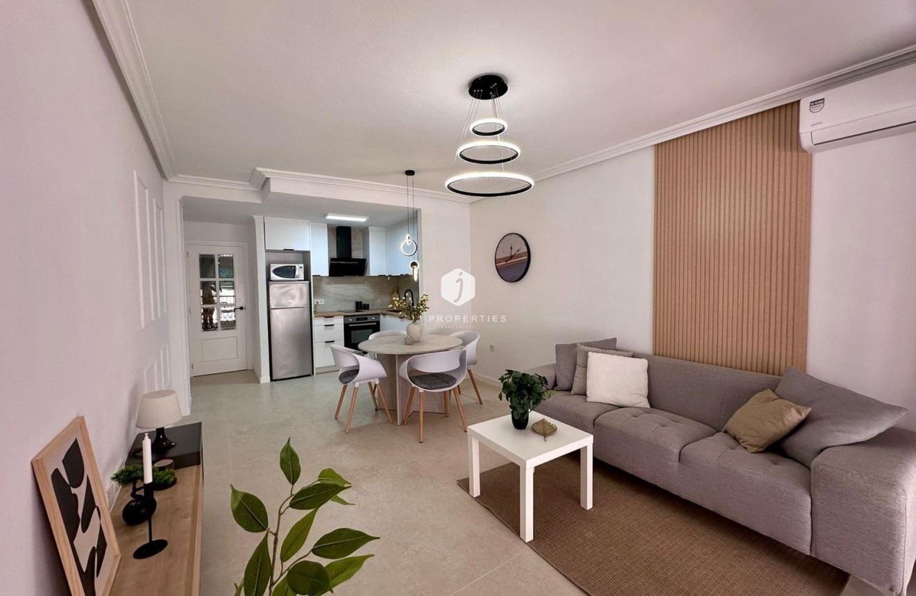 Resale - Apartment / flat -
Torrevieja - Estacion de autobuses