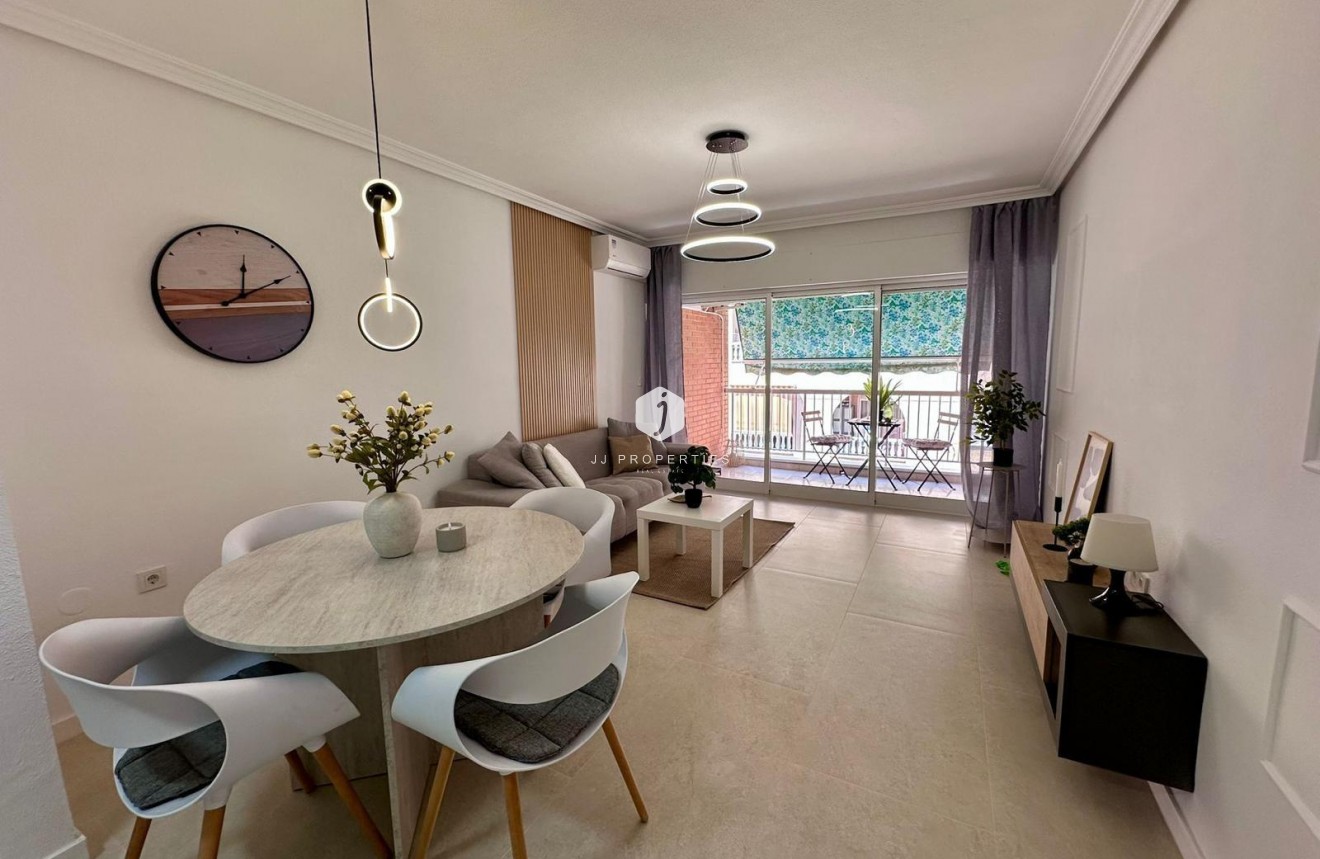Resale - Apartment / flat -
Torrevieja - Estacion de autobuses
