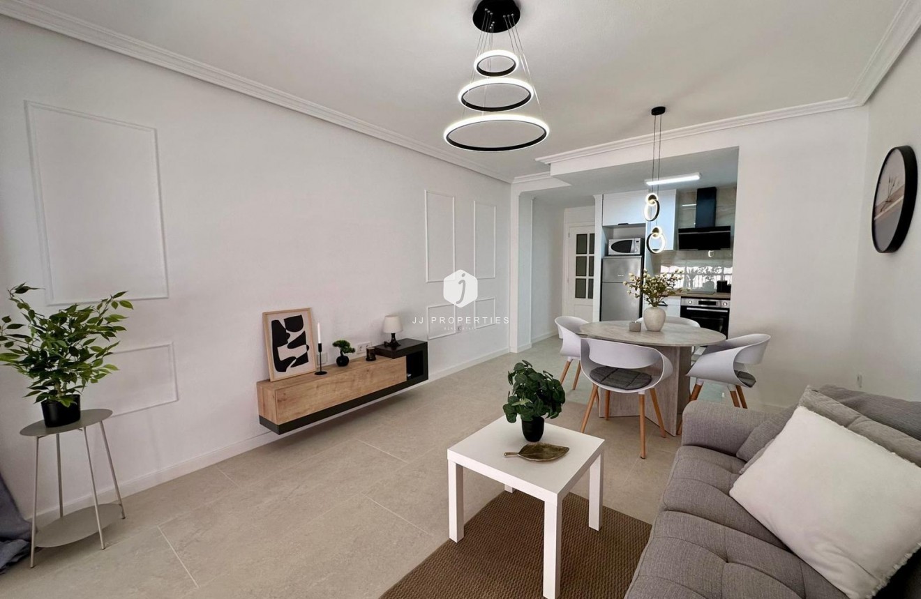 Resale - Apartment / flat -
Torrevieja - Estacion de autobuses