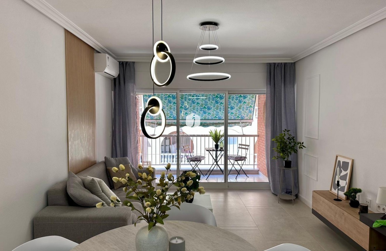 Resale - Apartment / flat -
Torrevieja - Estacion de autobuses