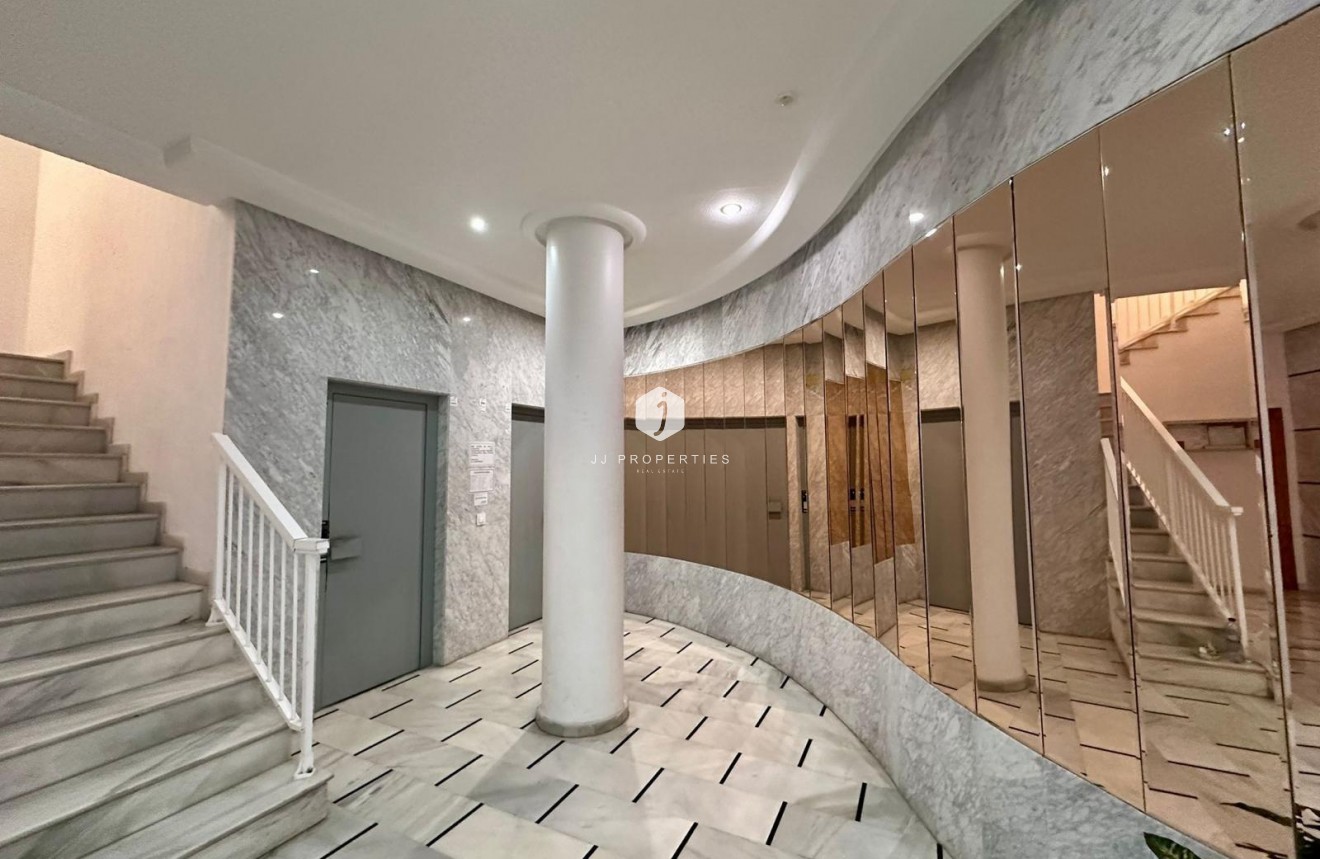 Resale - Apartment / flat -
Torrevieja - Estacion de autobuses